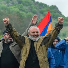 Ստի և կեղծիքի վրա հիմնված չարիքի իշխանությունը այլ կերպ չի կարող վարվել, քան հալածելը, լռեցնելը բոլոր նրանց, ովքեր ճշմարտության և արդարության ճանապարհի մարտիկներ են, ում համար թանկ է Հայրենիքը, սեփական պետությունը և պատիվը։ 